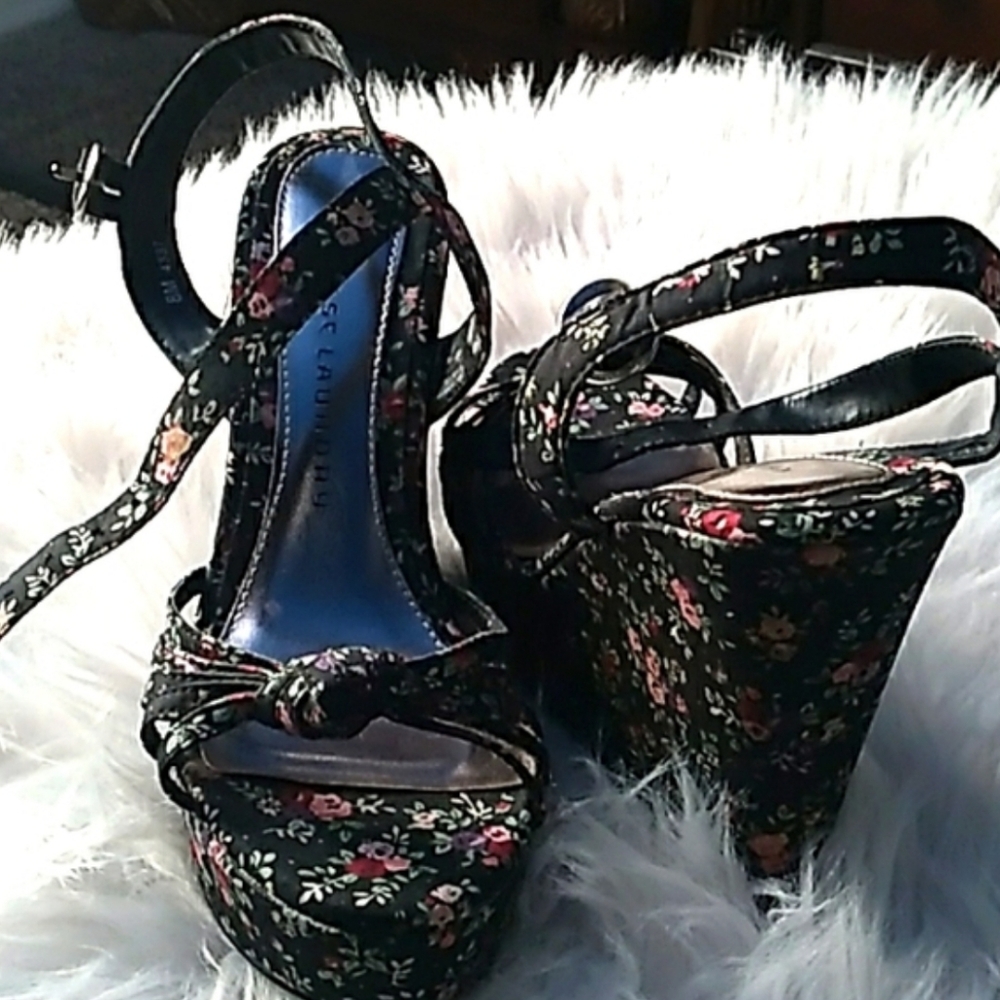 Chinese Laundry Black Floral Platform Wedges with Ankle Strap Size 8